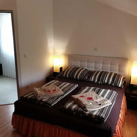 Guest house Crvena Ruzica Peroj