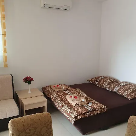 Guest house Crvena Ruzica *