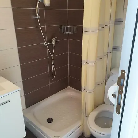 Crvena Ruzica * Peroj