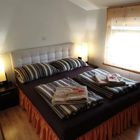 Crvena Ruzica Gostinjska kuća *